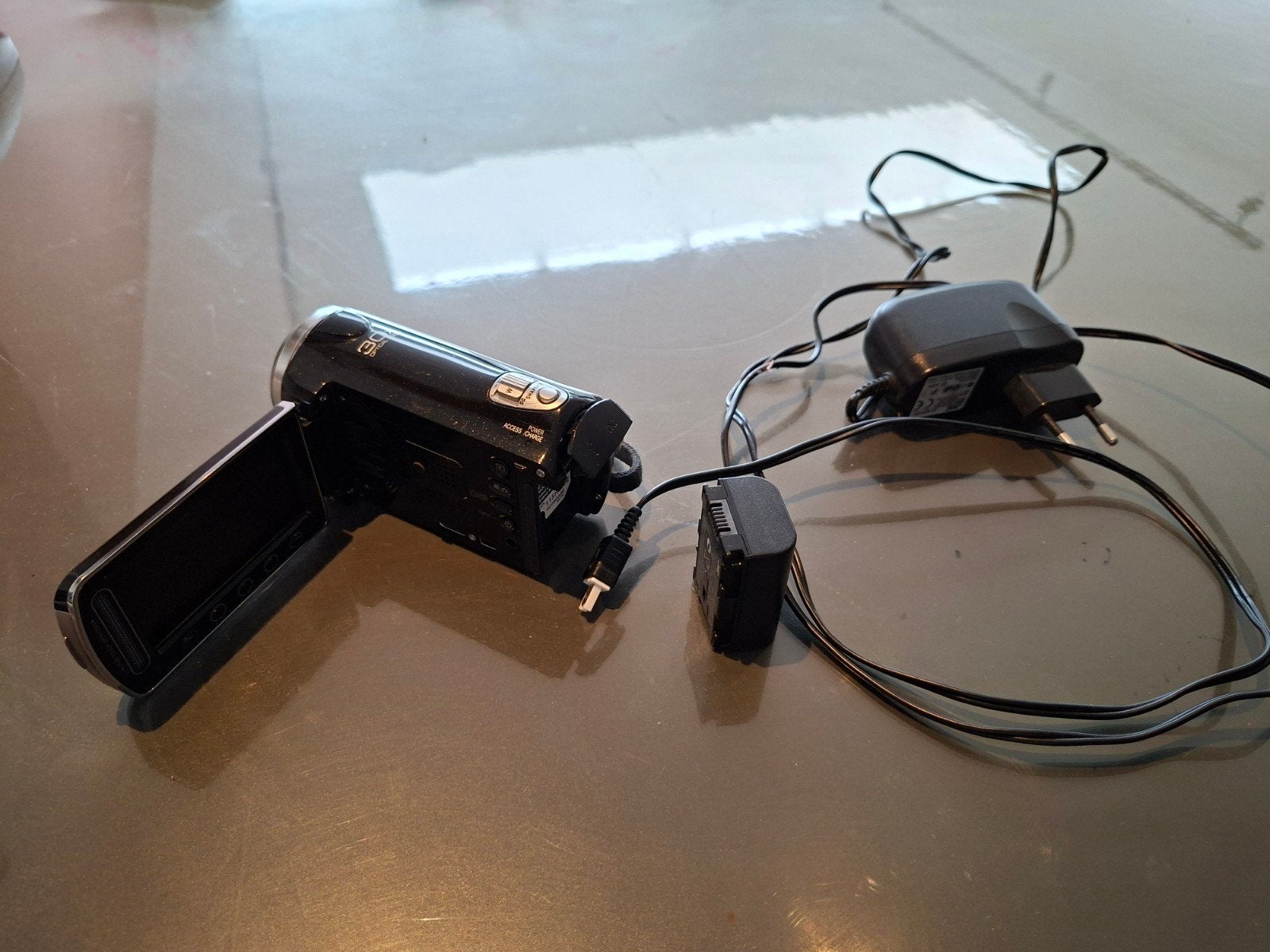 Videocamera JVC Everio - Compact gebruiksvriendelijk, Ophalen, Zo goed als nieuw, JVC, 20x of meer