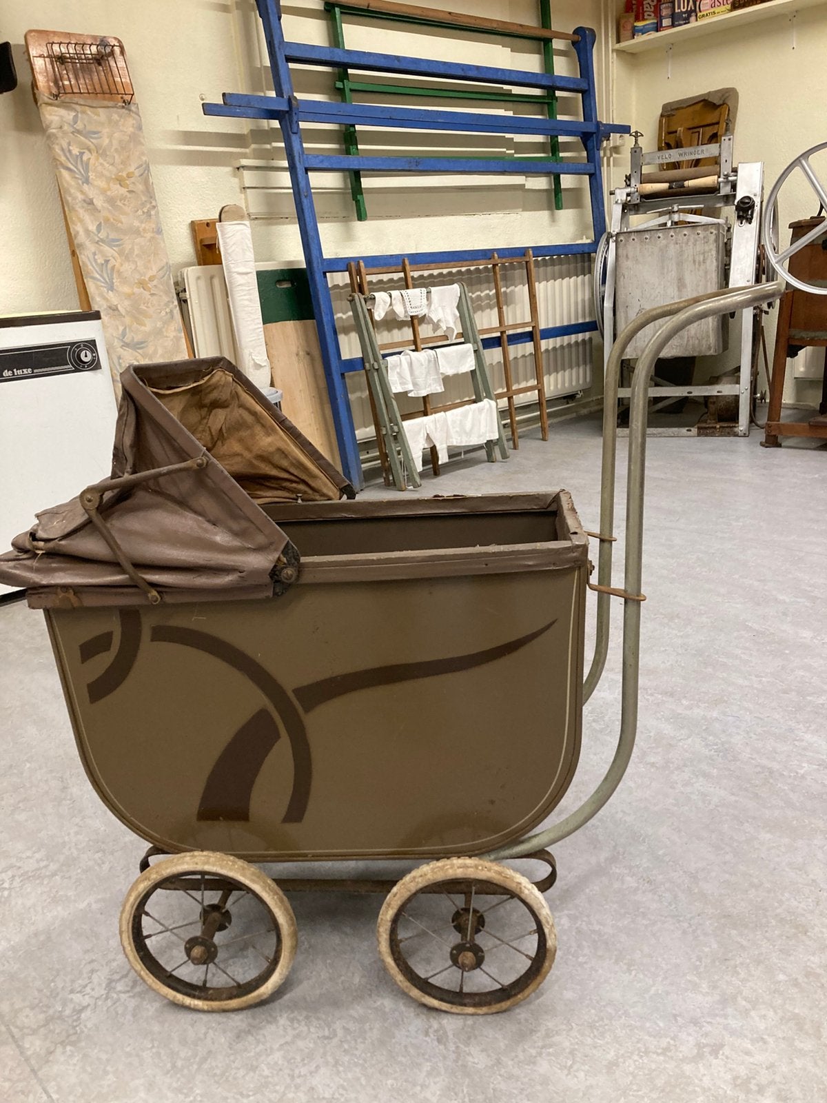 Oude poppenwagen, Ophalen