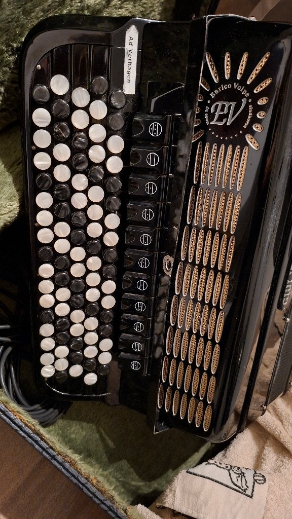 Knop accordeon Giulietti 120 bas met extra klankkamer, Gebruikt, Met koffer, Knopaccordeon, 120-bas