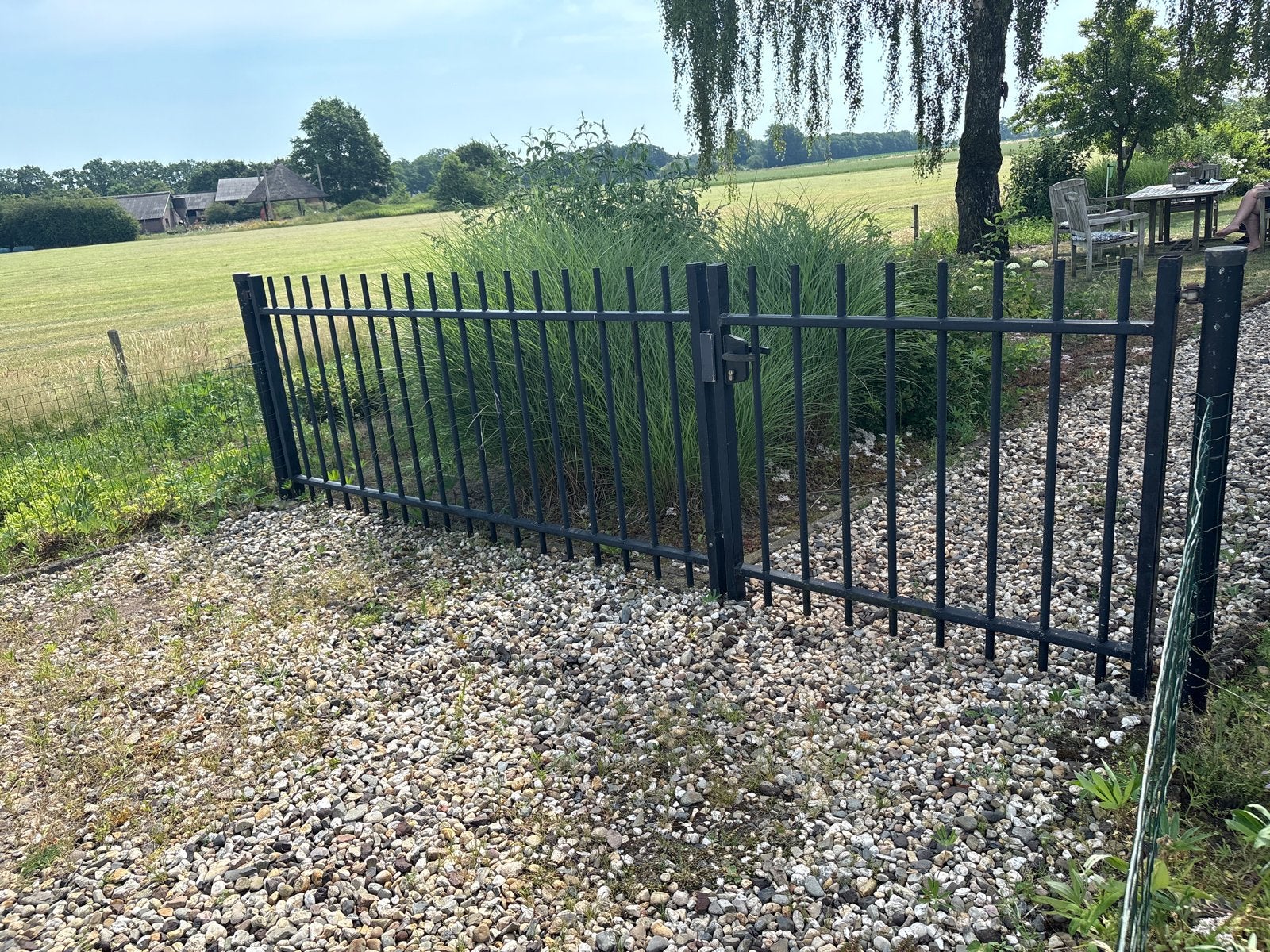 Entreepoort met loophek zwart - 4,25m breed, 1,16m hoog, Ophalen, Met poort, Gebruikt, Spijlenhekwerk