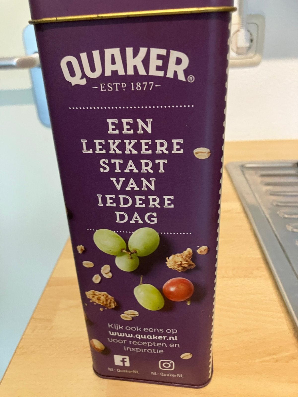 Quaker Cruesli Bewaarblik - Vintage Ontbijtbus, Verzamelen, Blikken, Ophalen of Verzenden, Gebruikt, Overige, Overige merken