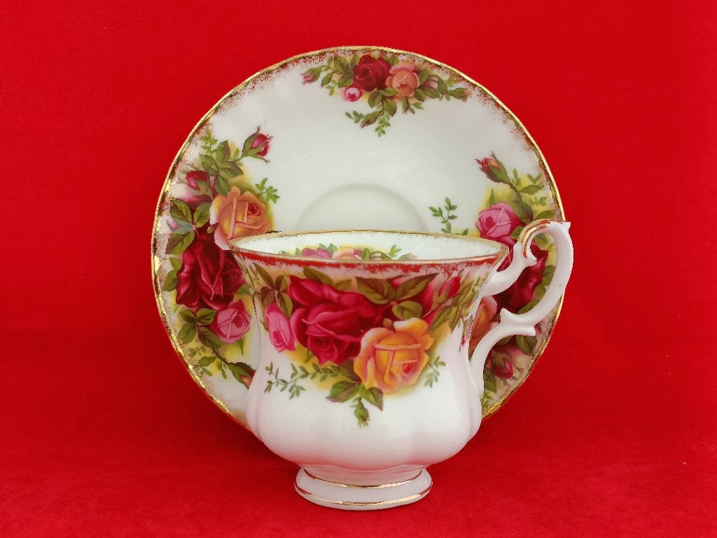 Royal Albert Old Country Roses - dameskopje en schotel, Ophalen of Verzenden
