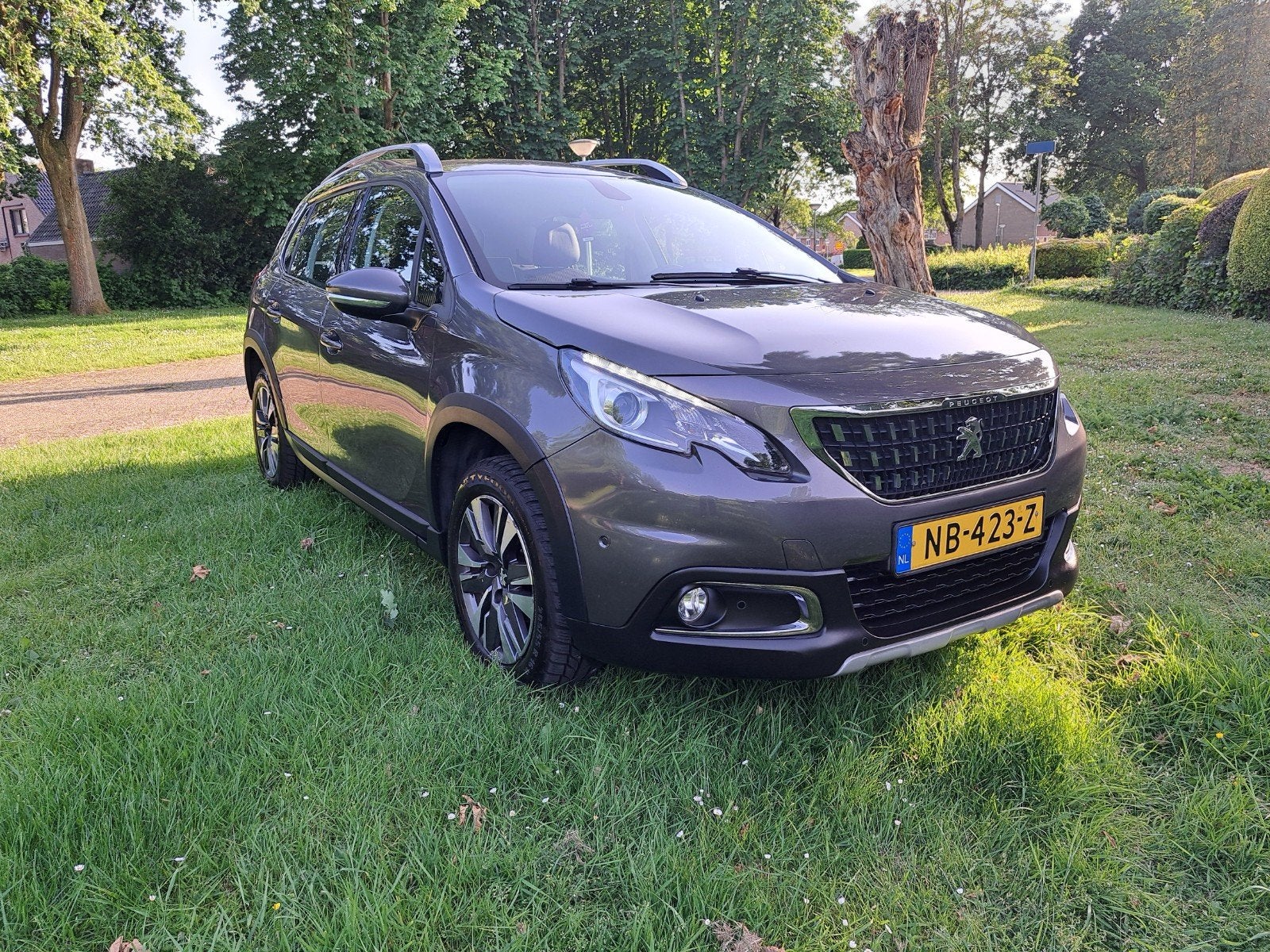 Peugeot 2008 1.2 E-vti 60KW Etg5 2017 Grijs, Auto's, 450 kg, 40 €/maand, Zwart, 1199 cc