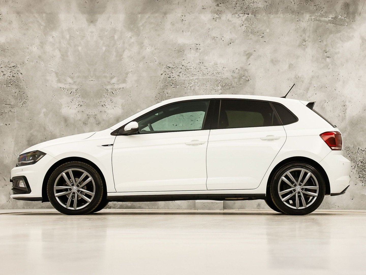 Volkswagen Polo 1.0 TSI R-Line Sport Automaat (VIRTUAL COCKP, 12 maanden, Gebruikt, 95 pk, Leder en Stof