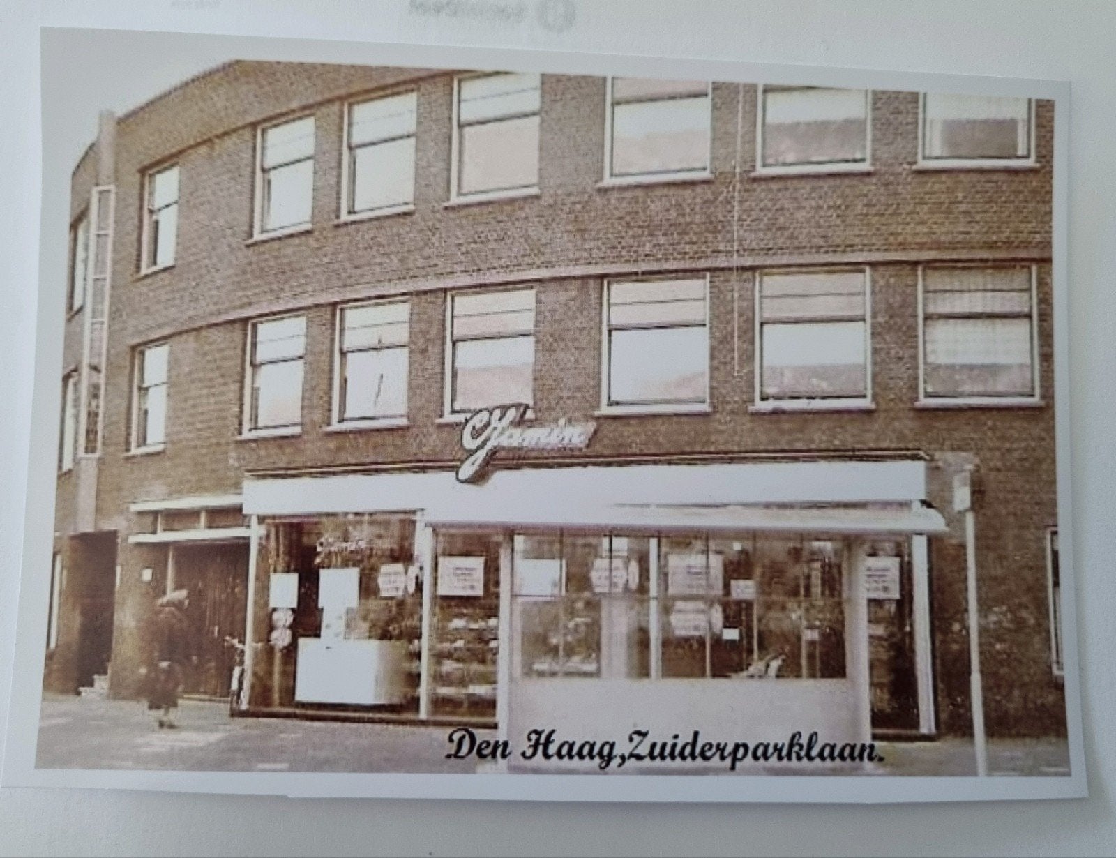 Foto Den Haag Zuiderparklaan met winkel C.Jamin, Foto, Ophalen of Verzenden, Zo goed als nieuw, Voor 1940