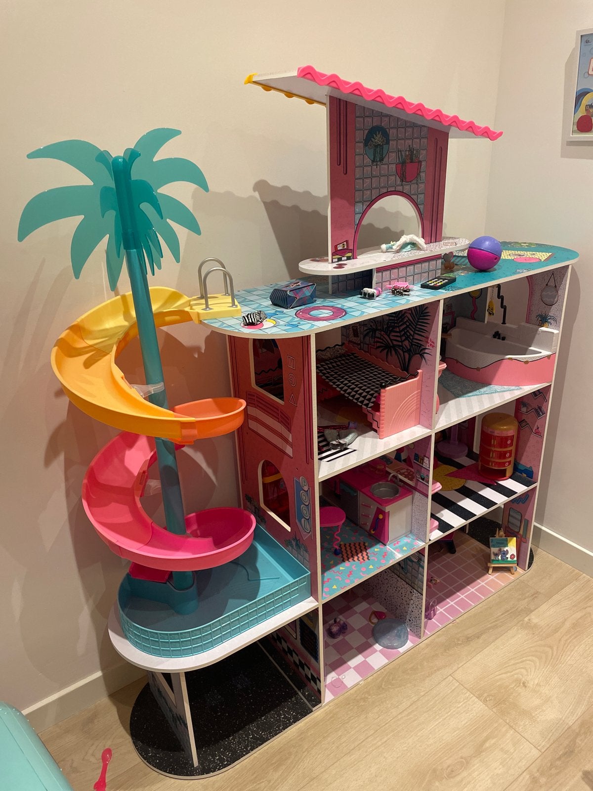 Grote L.O.L. Surprise! Poppenhuis met Zwembad en Glijbaan, Ophalen, Zo goed als nieuw, Overige typen