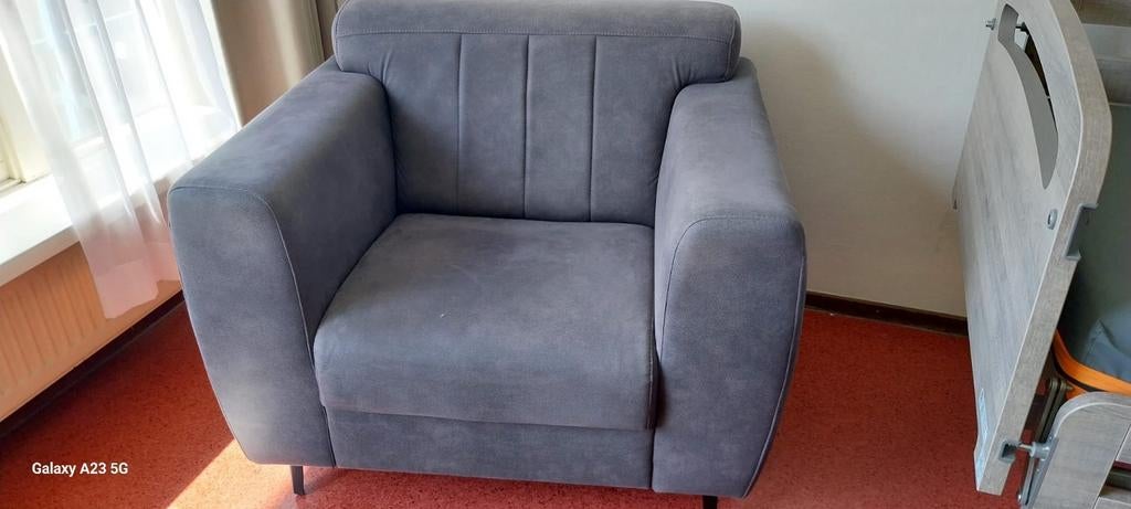 Luxe fauteuil - Comfortabel en stijlvol, Ophalen, Modern en comfortabel, 75 tot 100 cm, Zo goed als nieuw