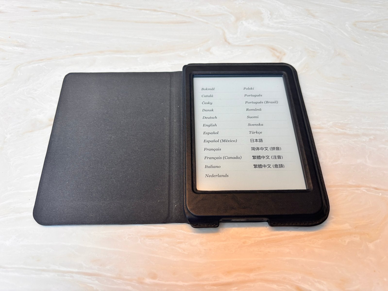 Kobo Nia e-reader met hoesje, 8 GB, Ophalen of Verzenden, Zo goed als nieuw, Touchscreen