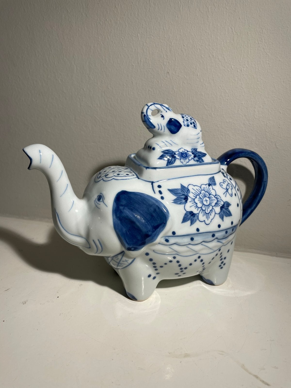 Unieke Delfts Blauwe Olifant Theepot - Handbeschilderd, Theepot/fluitketel, Blauw, Ophalen of Verzenden, Zo goed als nieuw
