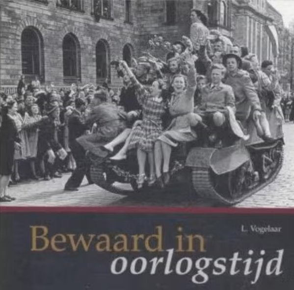Bewaard in oorlogstijd **, Ophalen of Verzenden, Tweede Wereldoorlog, Zo goed als nieuw, L. Vogelaar