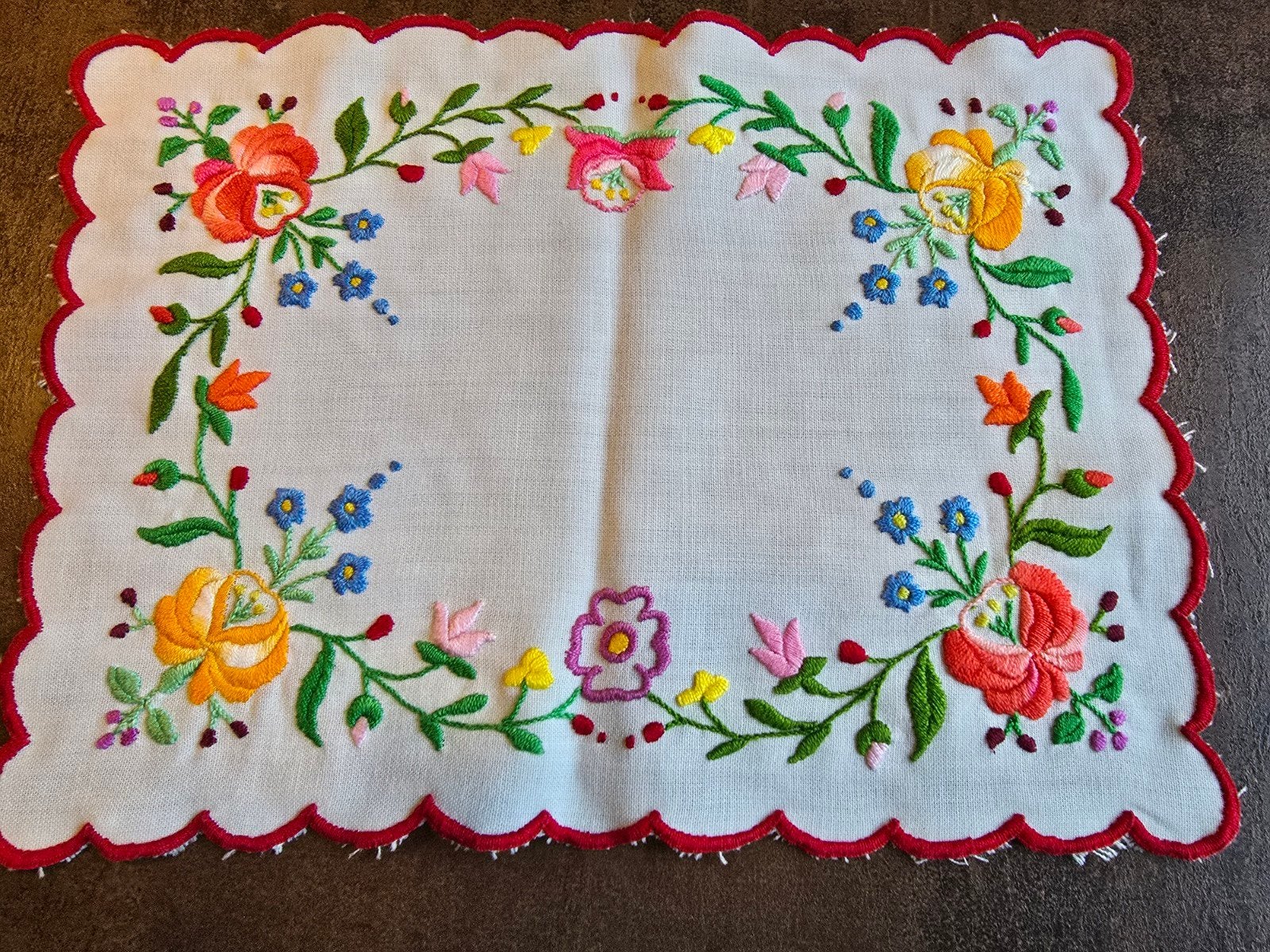 Traditioneel Hongaars Kalocsa - sierkleedje (doily), Ophalen of Verzenden