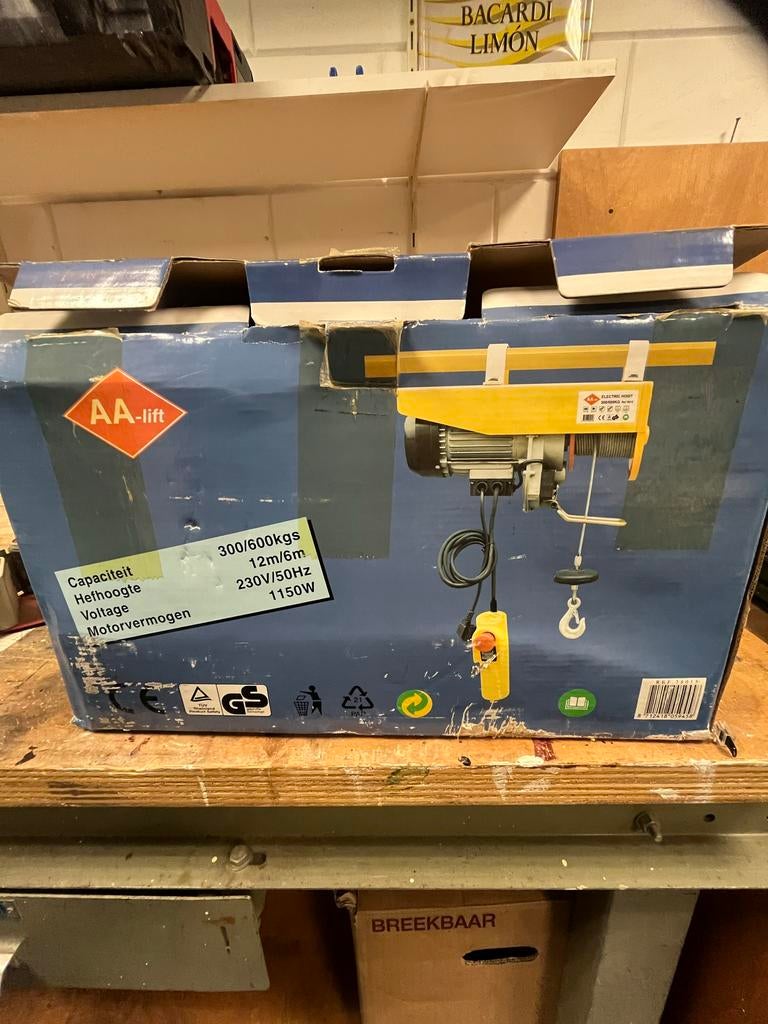 AA-lift Elektrische Takel 300/600kg - Nieuw in doos, Doe-het-zelf en Verbouw, Lieren en Takels, Ophalen, Nieuw, Elektrisch