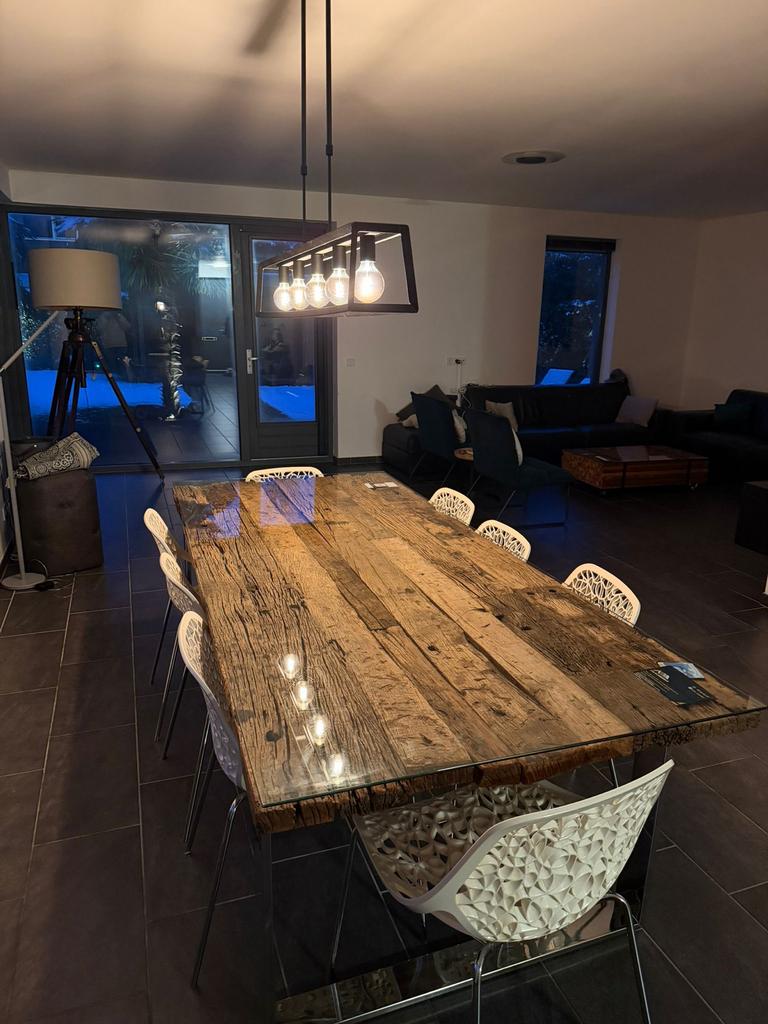Design eettafel met harde glazen blad en metalen onderstel, Ophalen