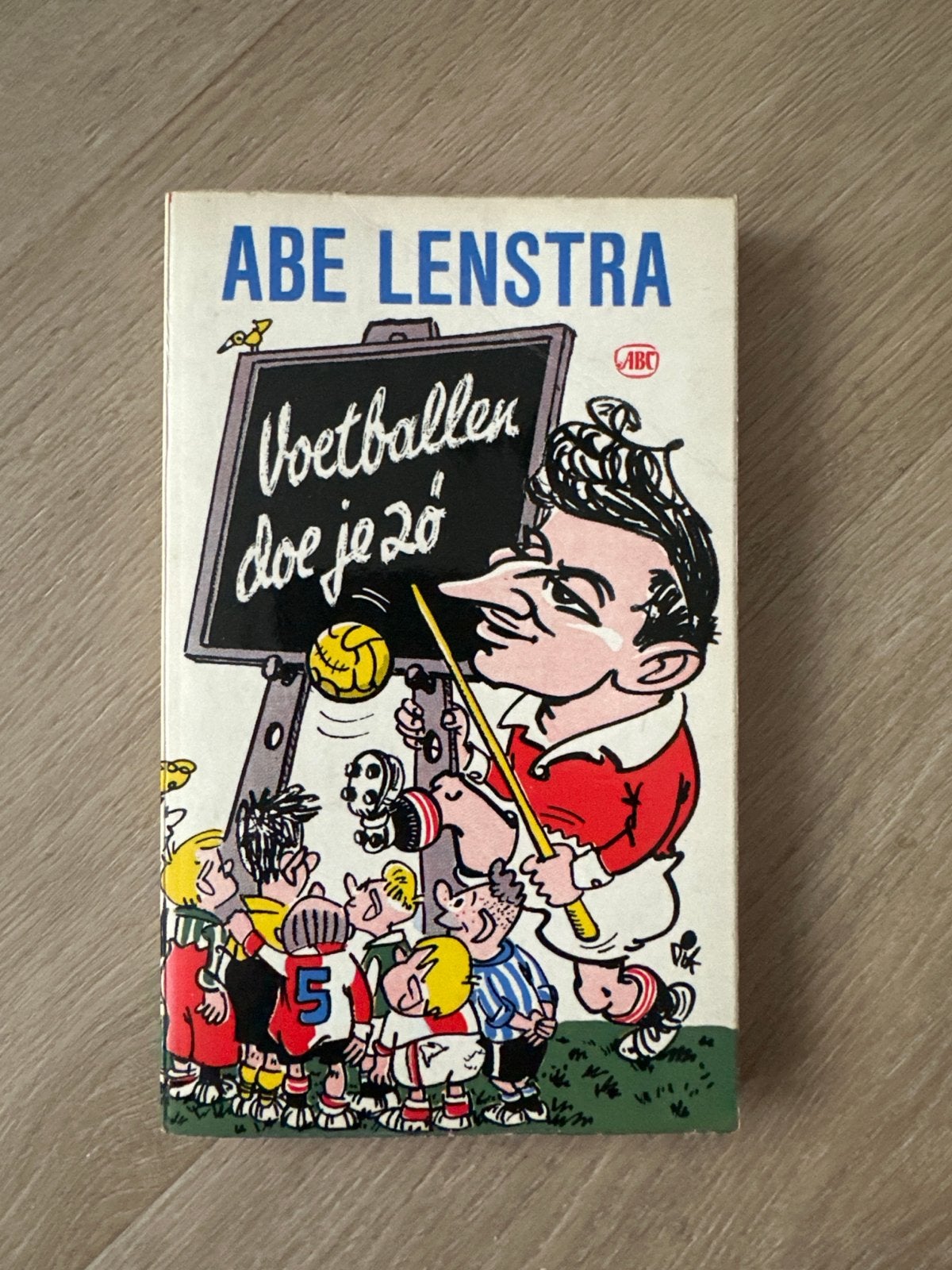 Abe Lenstra - Voetballen doe je zo (Vintage Boek), Ophalen of Verzenden, Gelezen, Balsport