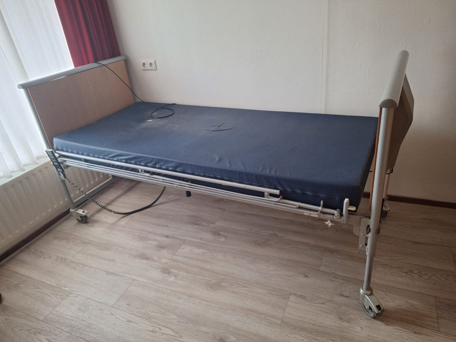 Verstelbaar eenpersoons ziekenhuisbed met matras, Ophalen, 90 cm, Eenpersoons, Ziekenhuisbed