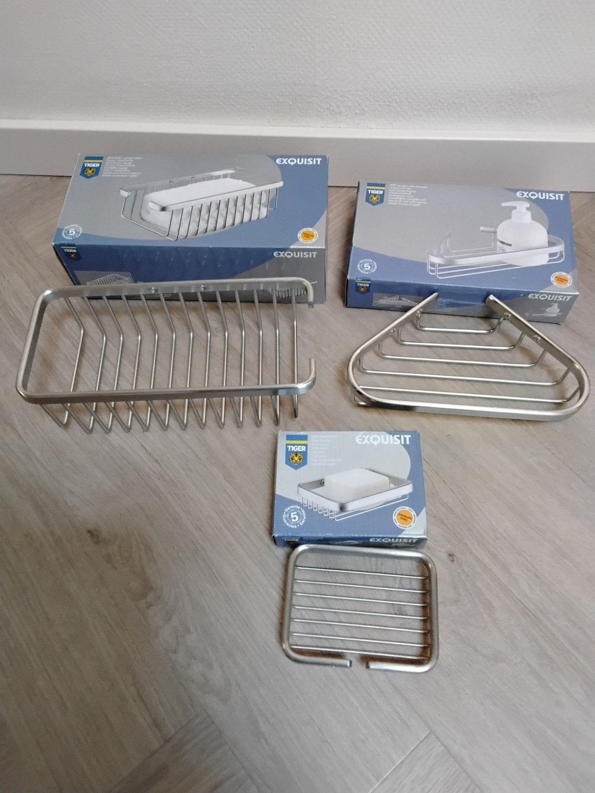 Nieuwe zeep en spons rekjes van Tiger., Ophalen of Verzenden, Nieuw, Beige, Douche-accessoire