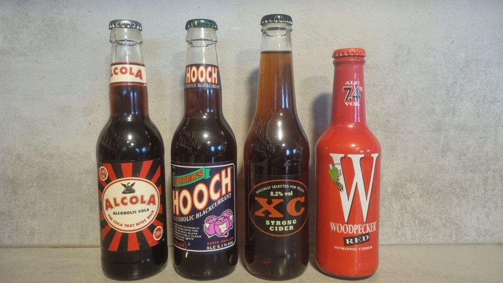 '90's alcopop & cider set: Alcola, Hooch, XC & Woodpecker, Ophalen of Verzenden, Zo goed als nieuw, Glas of Glazen, Overige merken