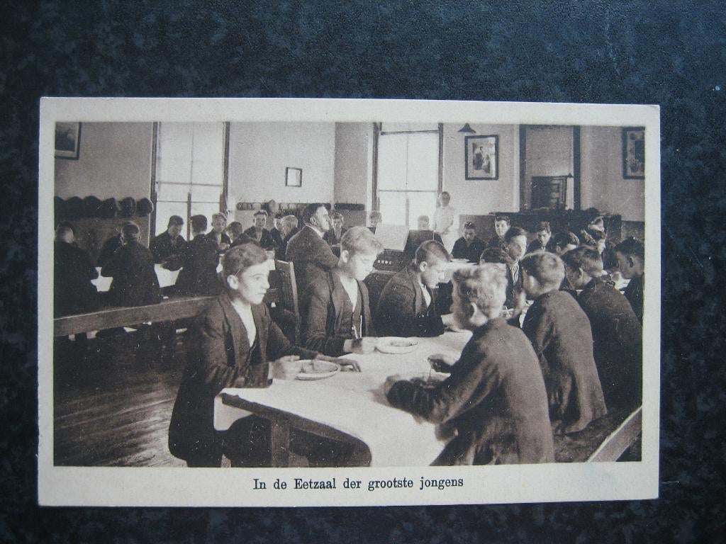 NEERBOSCH Weesinrichting Eetzaal der grootste jongens, Verzamelen, Ansichtkaarten | Nederland, Ophalen of Verzenden, 1920 tot 1940
