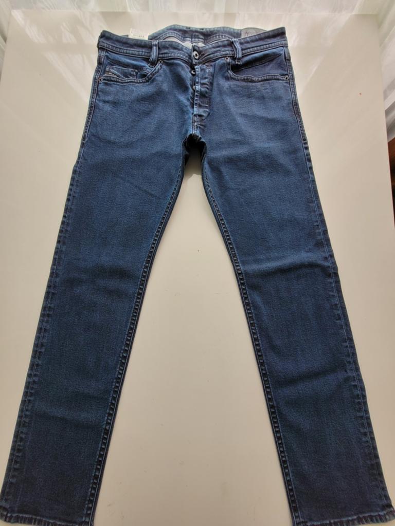 DIESEL AKEE REGULAR SLIM TAPERED STRETCH JEANS SIZE 34/32, Kleding | Heren, Spijkerbroeken en Jeans, Ophalen of Verzenden, Zo goed als nieuw