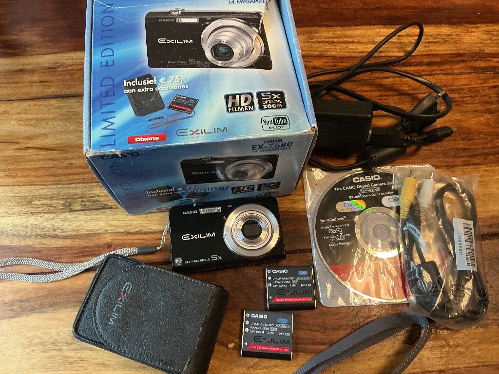 Casio ex-Z680 digitale camera, 14 megapixels, Casio, Gebruikt, Draagriem