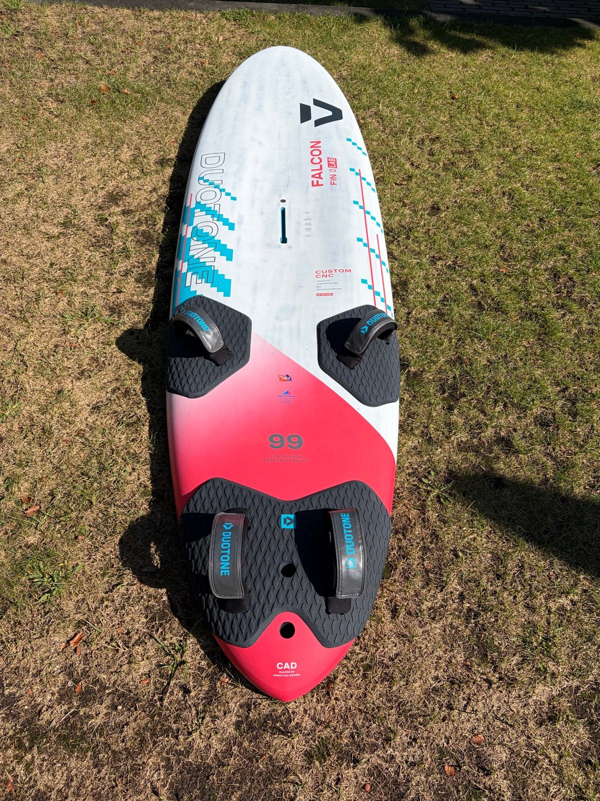 Duotone Falcon D/Lab 2025 - 99L + Mystic Patrol boardbag, Ophalen, Met draagtas, Minder dan 250 cm, Zo goed als nieuw