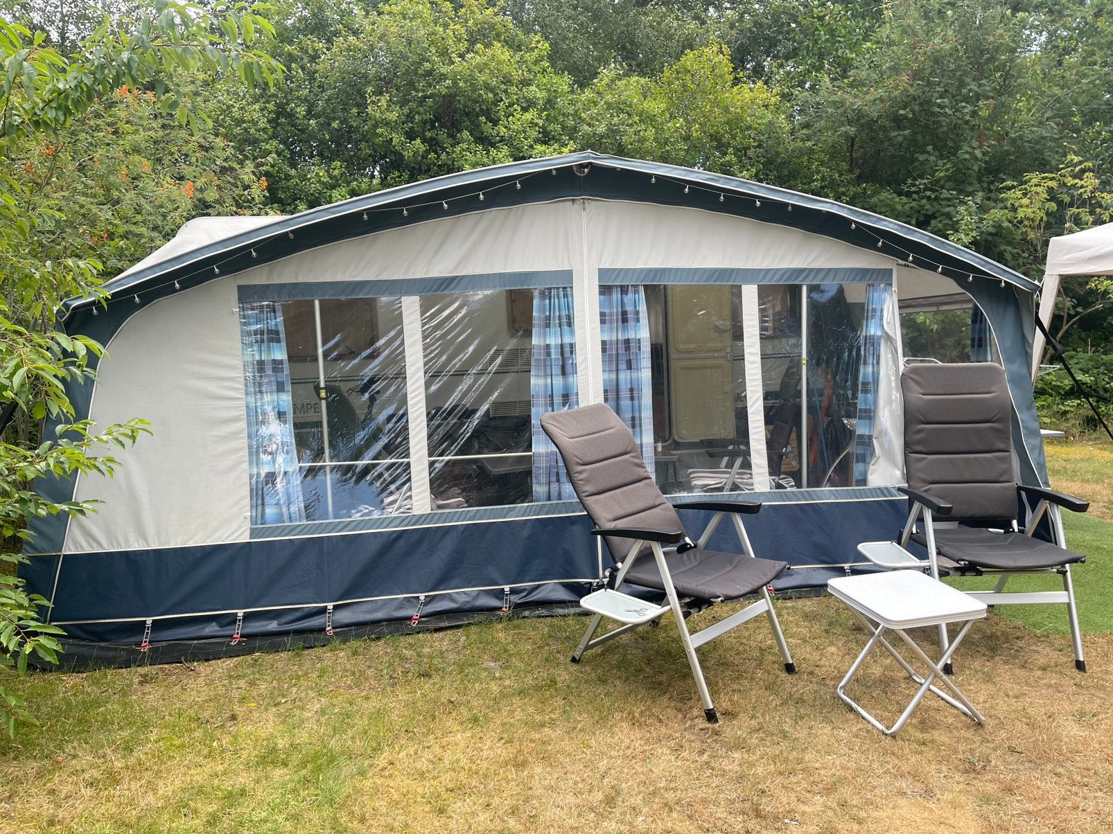 Prima onderhouden Dethleffs Camper 5.10 voortent en mover, Mover, Rondzit, Particulier, Dethleffs