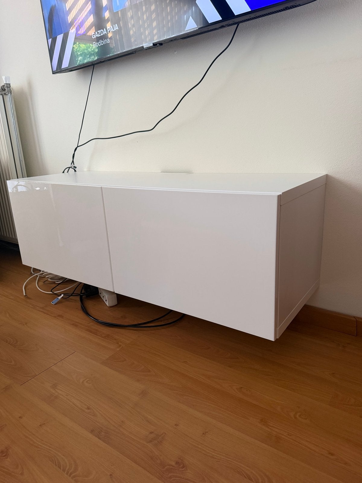 Witte zwevende tv-kast met 2 deuren, Ophalen, Overige materialen, 100 tot 150 cm, Zo goed als nieuw