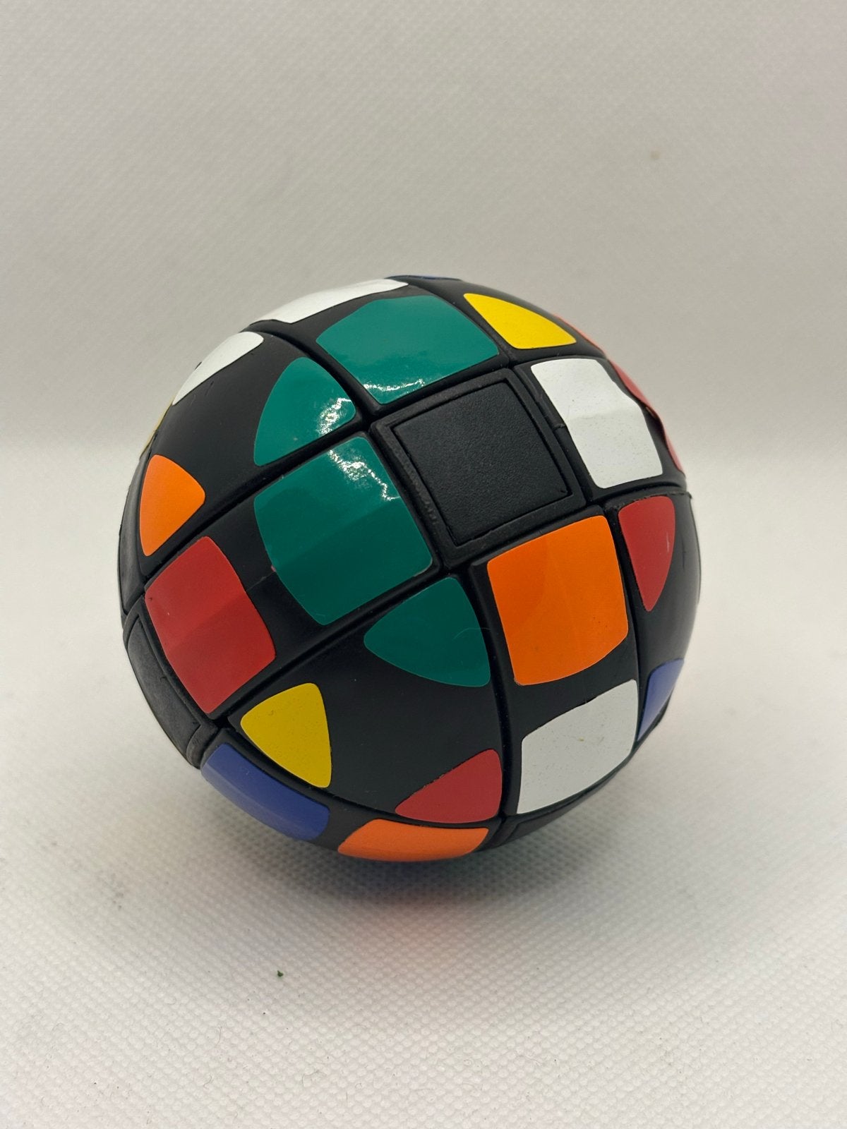 Rubik’s Magic Cube Bal - Werkt prima, mist 1 stickertje, Ophalen of Verzenden, Gebruikt, Rubik's of 3D-puzzel