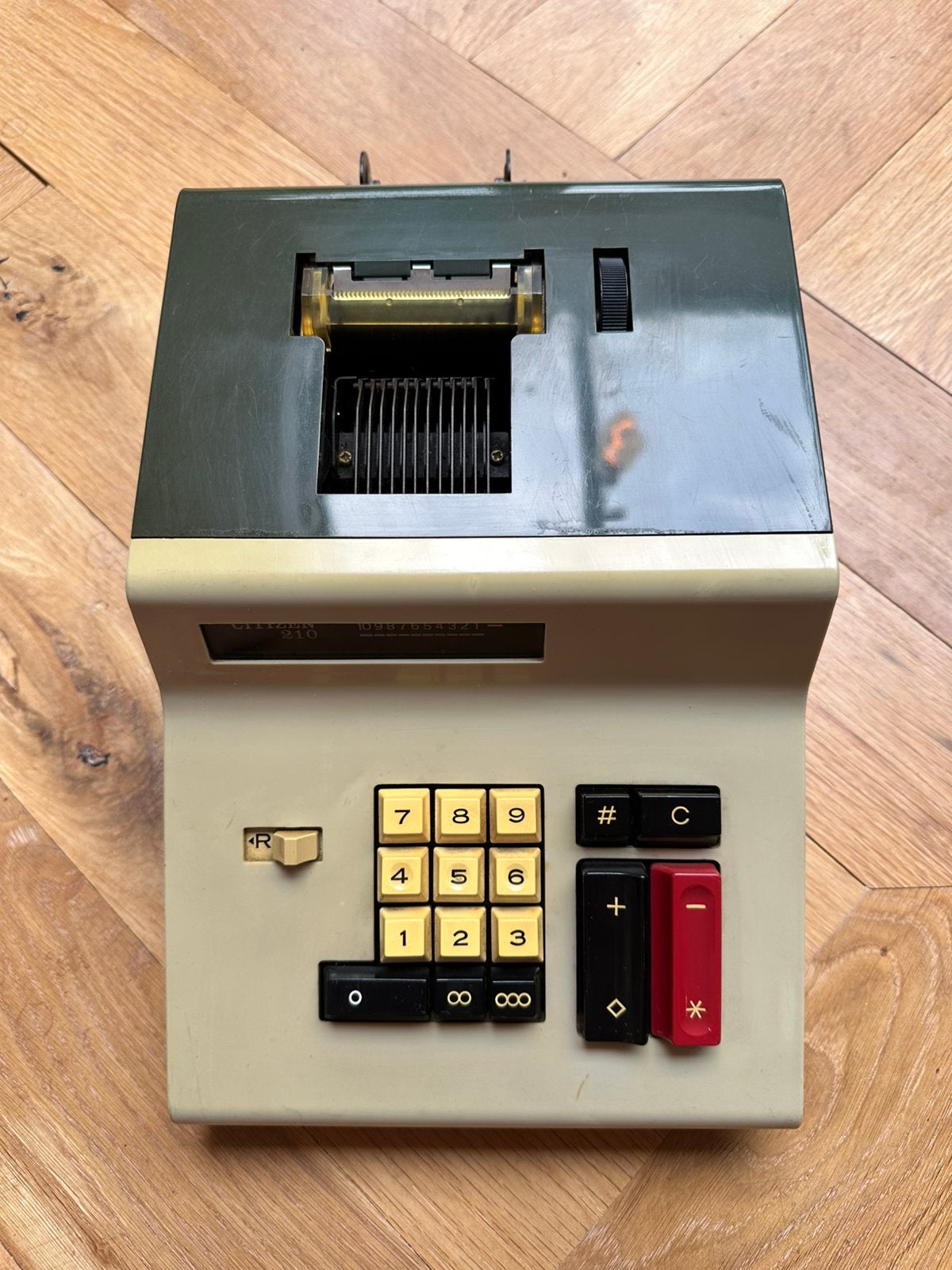 Olympia Citizen 210 mechanische rekenmachine uit de jaren 60, Ophalen