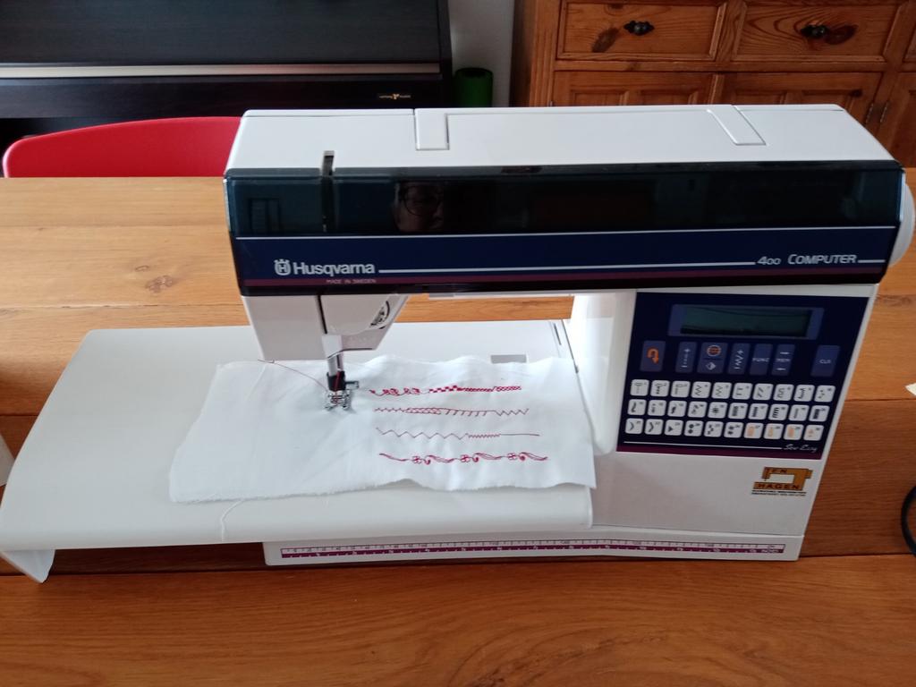 Naaimachine Husqvarna Computer 400, Hobby en Vrije tijd, Ophalen, Gebruikt, Naaimachine, Husqvarna
