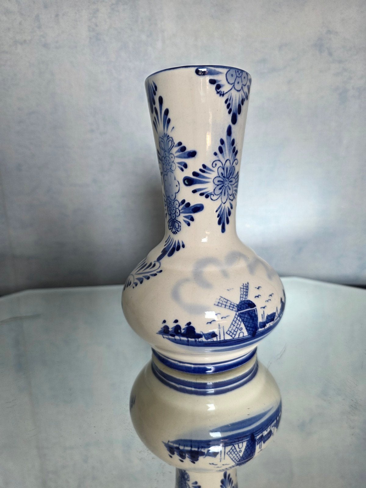 Delfts Blauw Vaasje - Handbeschilderd met Molen en Bloemen, Antiek en Kunst, Ophalen of Verzenden