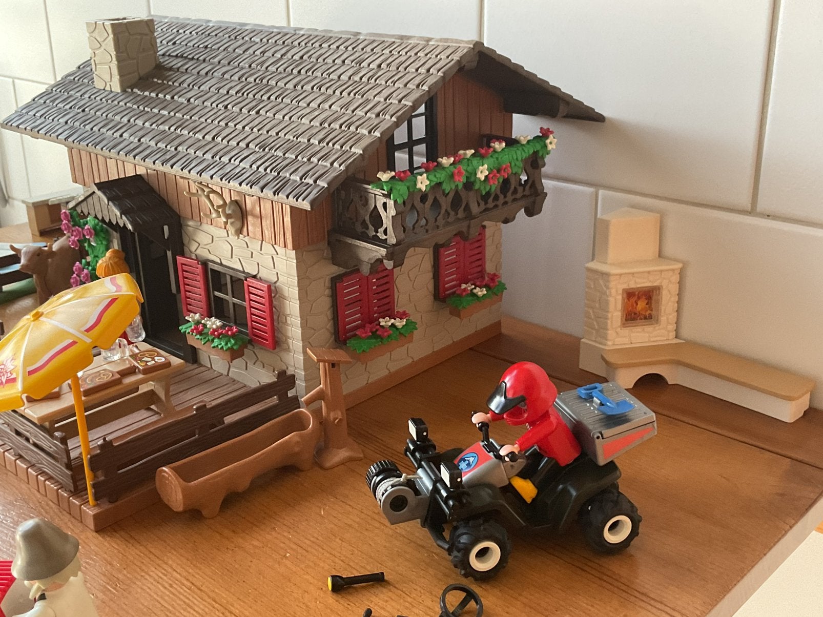 Foto 11 van PLAYMOBIL UTGEBREIDE COUNTRY ALPENHUT 🍺 🪗 SUPER LEUK !!