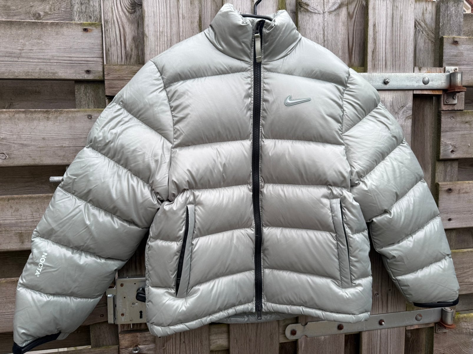 Nike x NOCTA Sunset Puffer Jacket Mica Green XL ongedragen, Kleding | Heren, Ophalen of Verzenden, Nieuw, Maat 56/58 (XL), Grijs