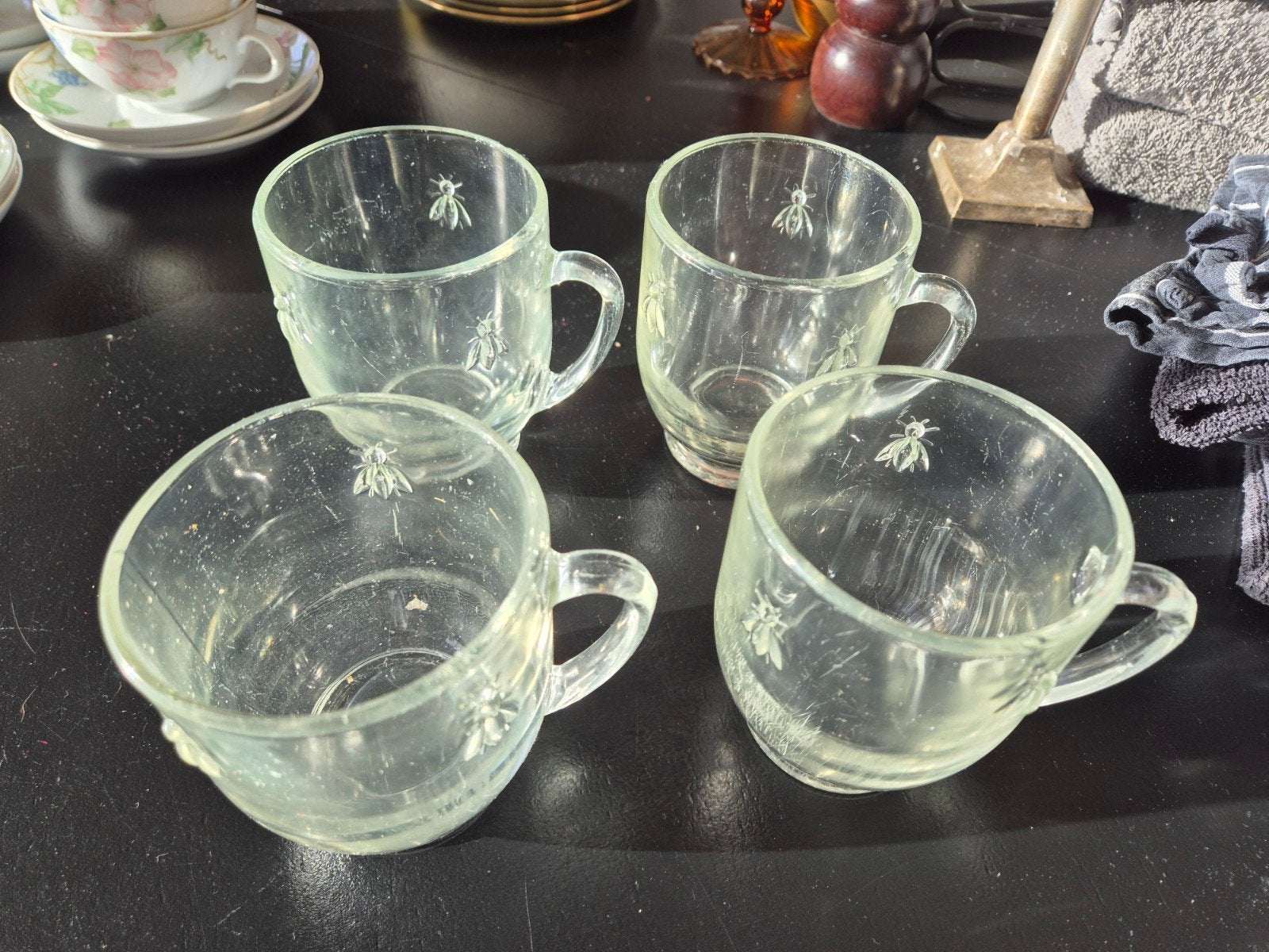 4 thee of melk bekers van glas met  vliegen erop, Glas of Glazen, Ophalen of Verzenden, Overige stijlen, Glas