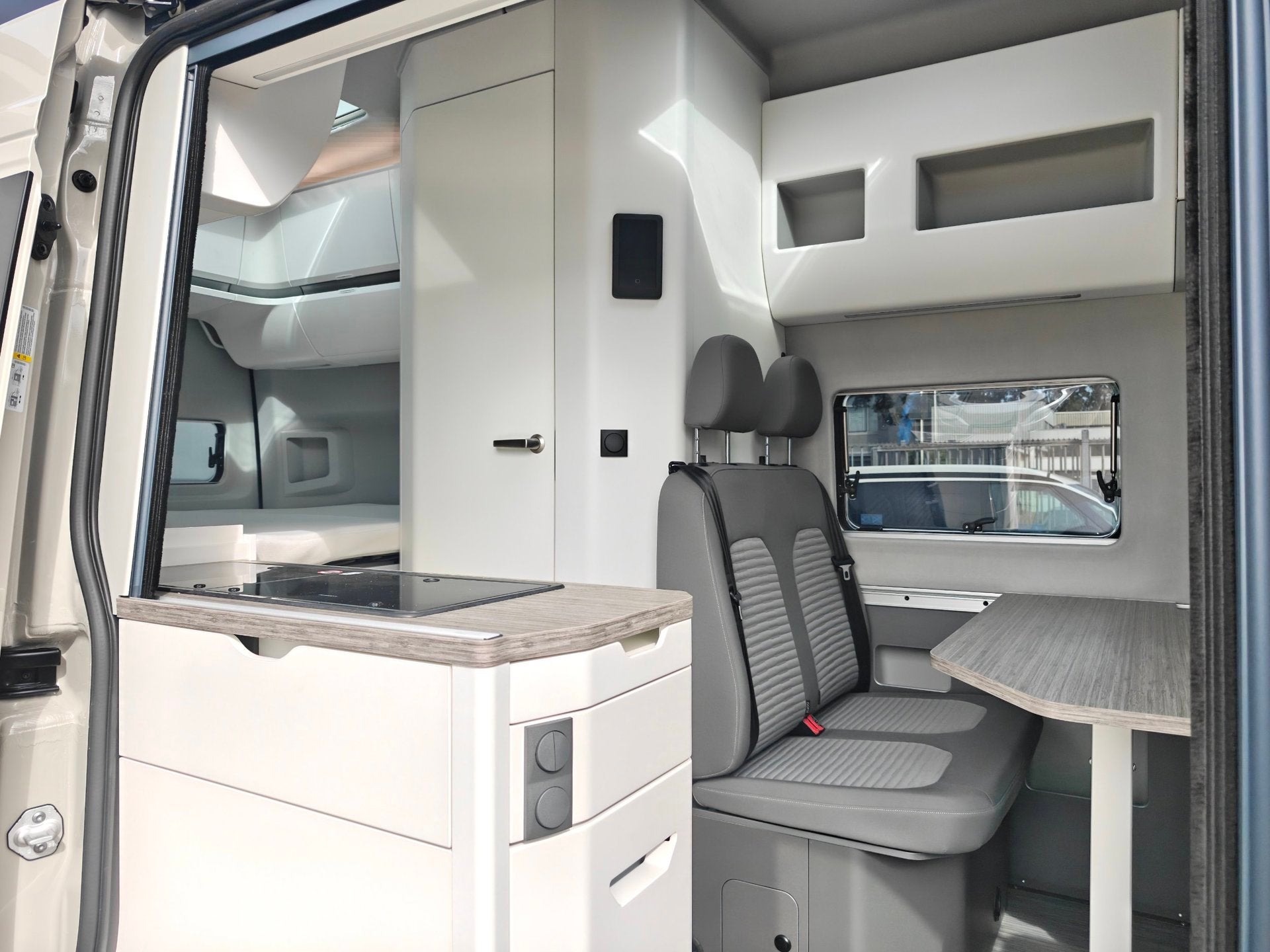 Volkswagen Grand California Dune 600 2.0 TDI 163PK AUT, Automaat, Buscamper of Camperbus, Volkswagen, Airconditioning