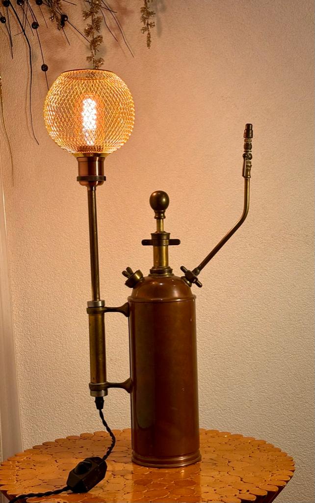 Tafellamp "Gouden Bol", Gebruikt, 50 tot 75 cm, Ophalen of Verzenden, Vintage,Funky,Home,Decoratief,Cool,Retro,Design.