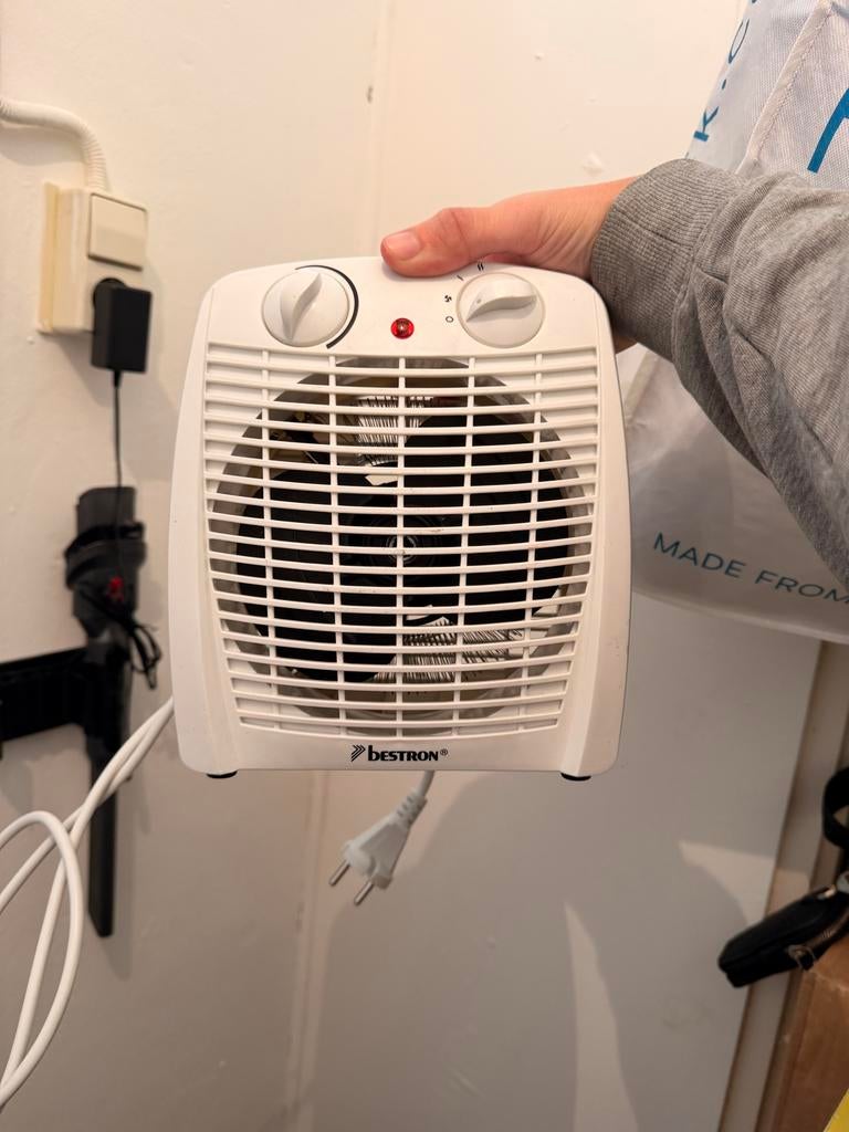 Bestron Ventilatorkachel 2000W - Zo goed als nieuw, Doe-het-zelf en Verbouw, Verwarming en Radiatoren, Ophalen, Minder dan 30 cm
