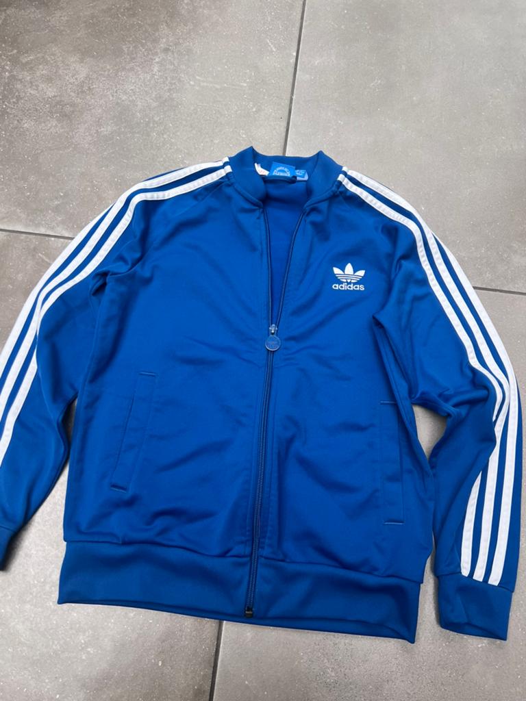 ADIDAS FIREBIRD BLAUW MET WITTE STREPEN VEST JASJE MAAT 152, Ophalen of Verzenden, Zo goed als nieuw, Jongen of Meisje, Trui of Vest