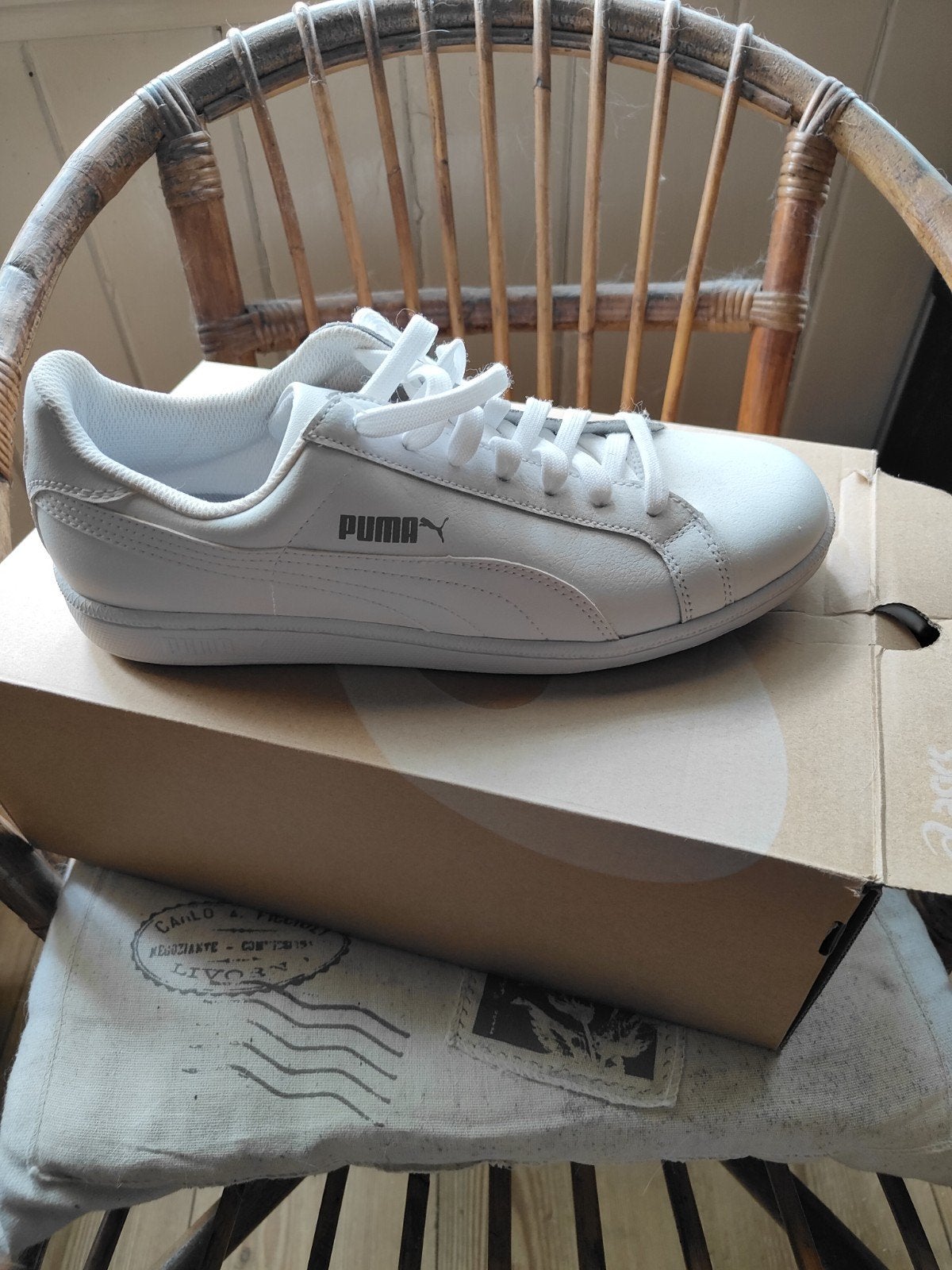 Nieuwe witte Puma sneakers maat 42, Ophalen of Verzenden, Nieuw, Wit