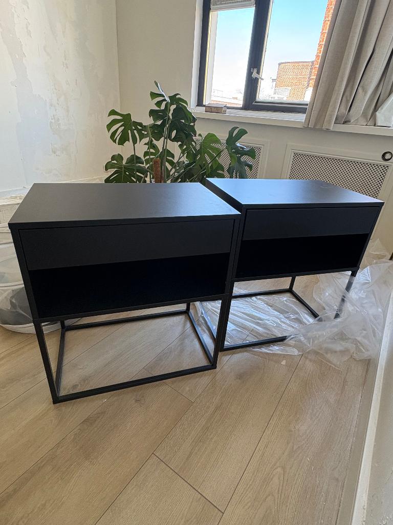 2x IKEA Vikhammer nightstand/nachtkastje 60cm, Ophalen, Hout, Minder dan 45 cm, 55 tot 70 cm