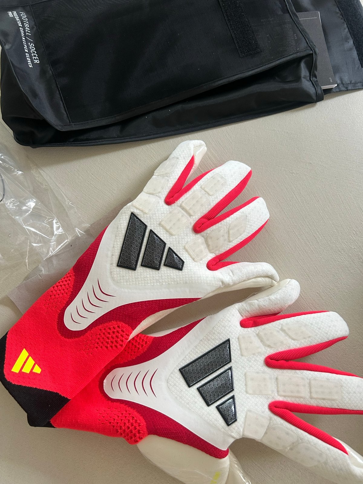 Adidas Predator Keepershandschoenen Maat 9.5 Nieuw, Sport en Fitness, Voetbal, Ophalen of Verzenden, Nieuw, Handschoenen