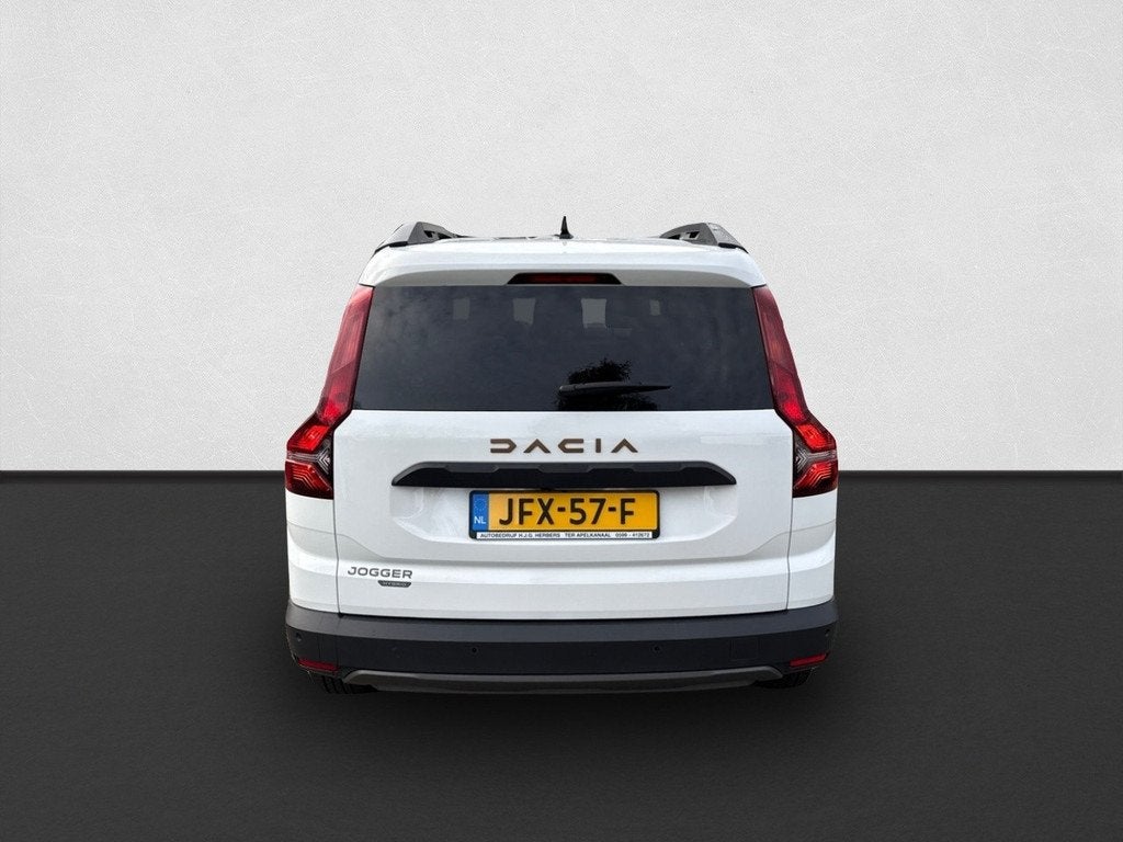Dacia Jogger 1.6 Hybrid 140 Extreme 7p. STOEL VERW / NAVI /, Auto's, Gebruikt, 750 kg, 4 cilinders, 7 stoelen