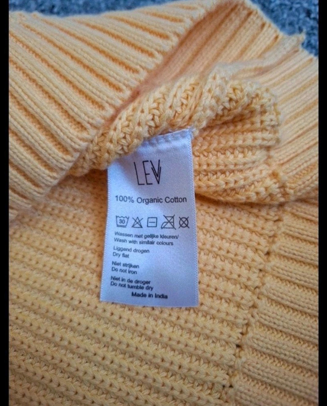 Geel gebreid gilet voor meisje of jongen - Maat 12 jaar, Jongen of Meisje, Overhemd of Blouse, Ophalen of Verzenden, Zo goed als nieuw