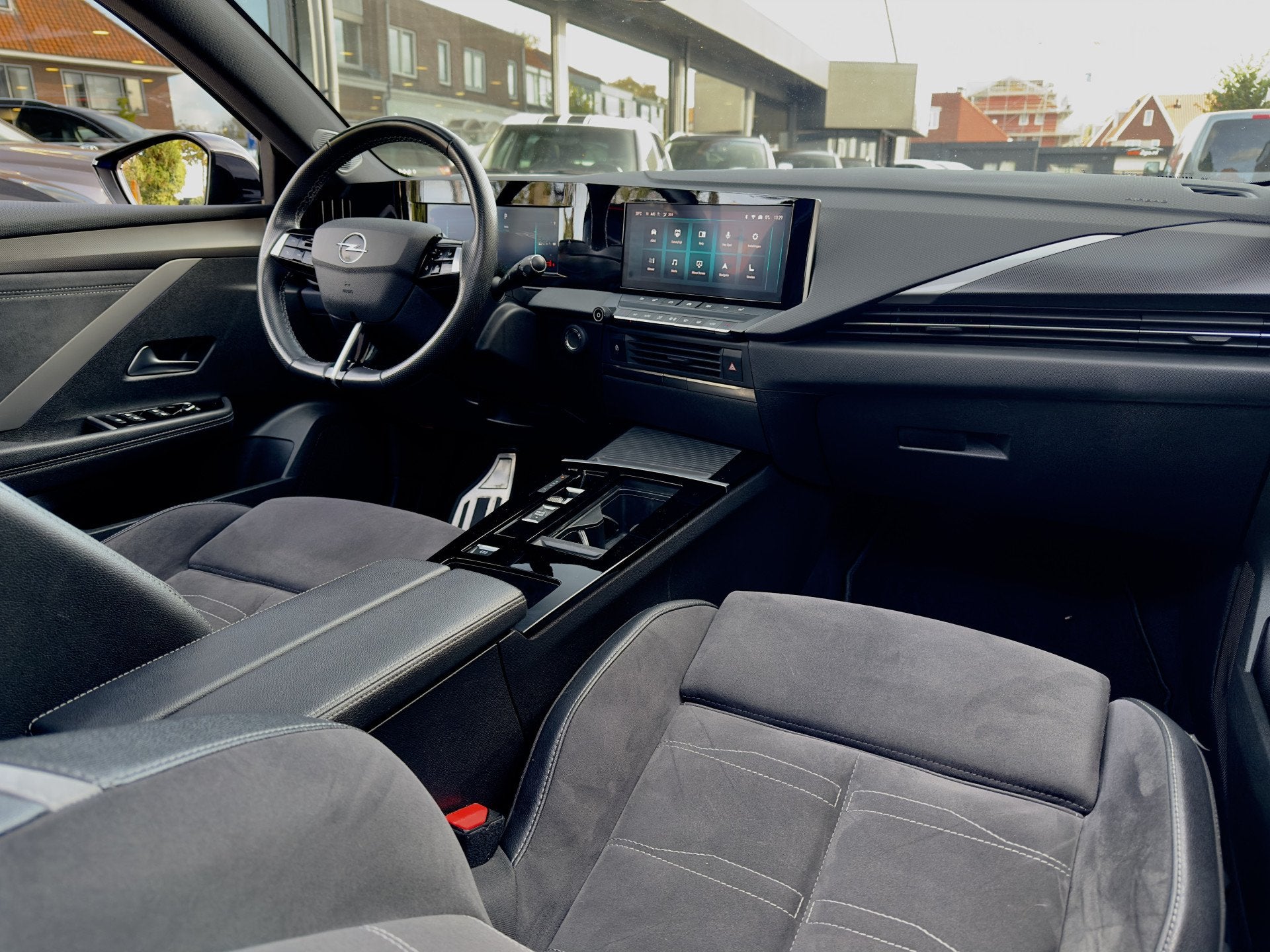 Opel Astra 1.2 TURBO AUT8 ULTIMATE CARBON BLACK-EDITION PANO, Dealer onderhouden, Gebruikt, 1199 cc, Blauw