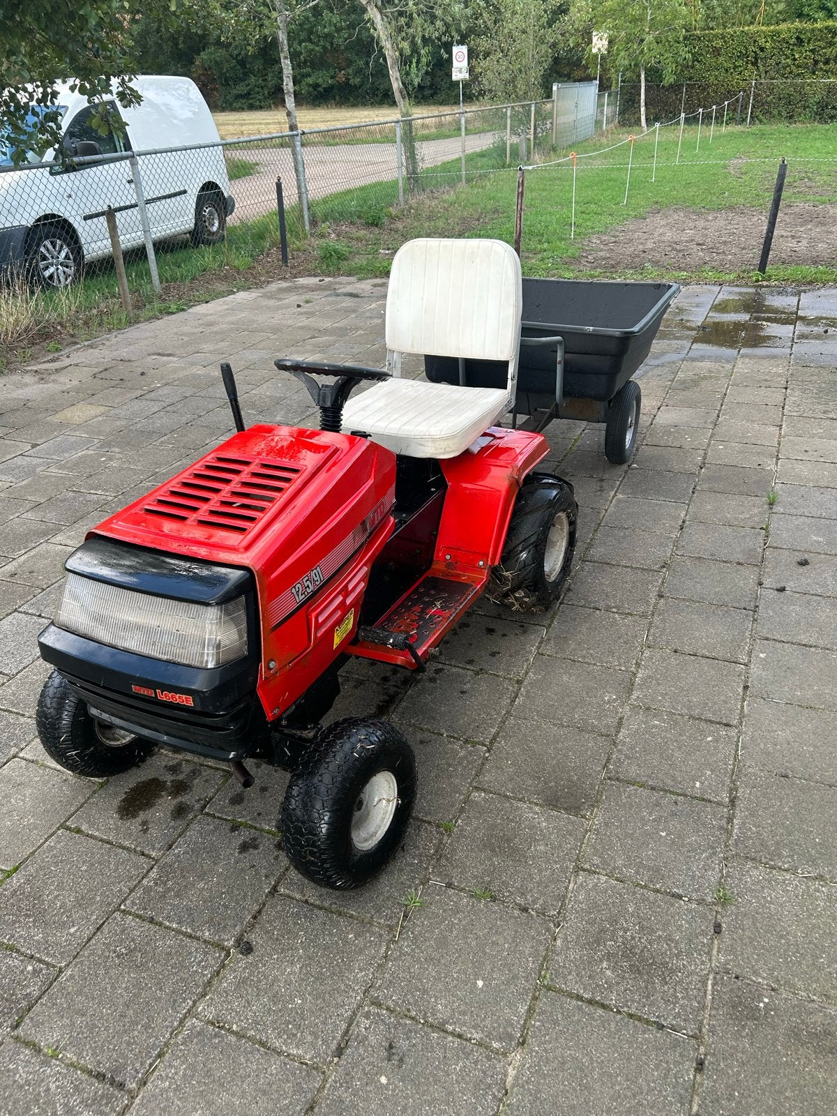 Zitmaaier met aanhanger - Ideaal voor grote tuinen, Tuin en Terras, Grasmaaiers, Cirkelmaaier, Gebruikt, Ophalen of Verzenden