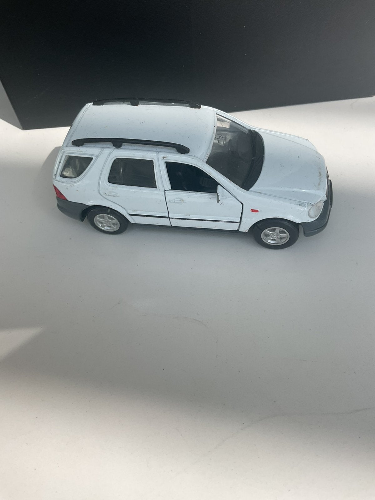Mercedes ML 1:43, Hobby en Vrije tijd, Ophalen, Zo goed als nieuw, Auto, Overige merken