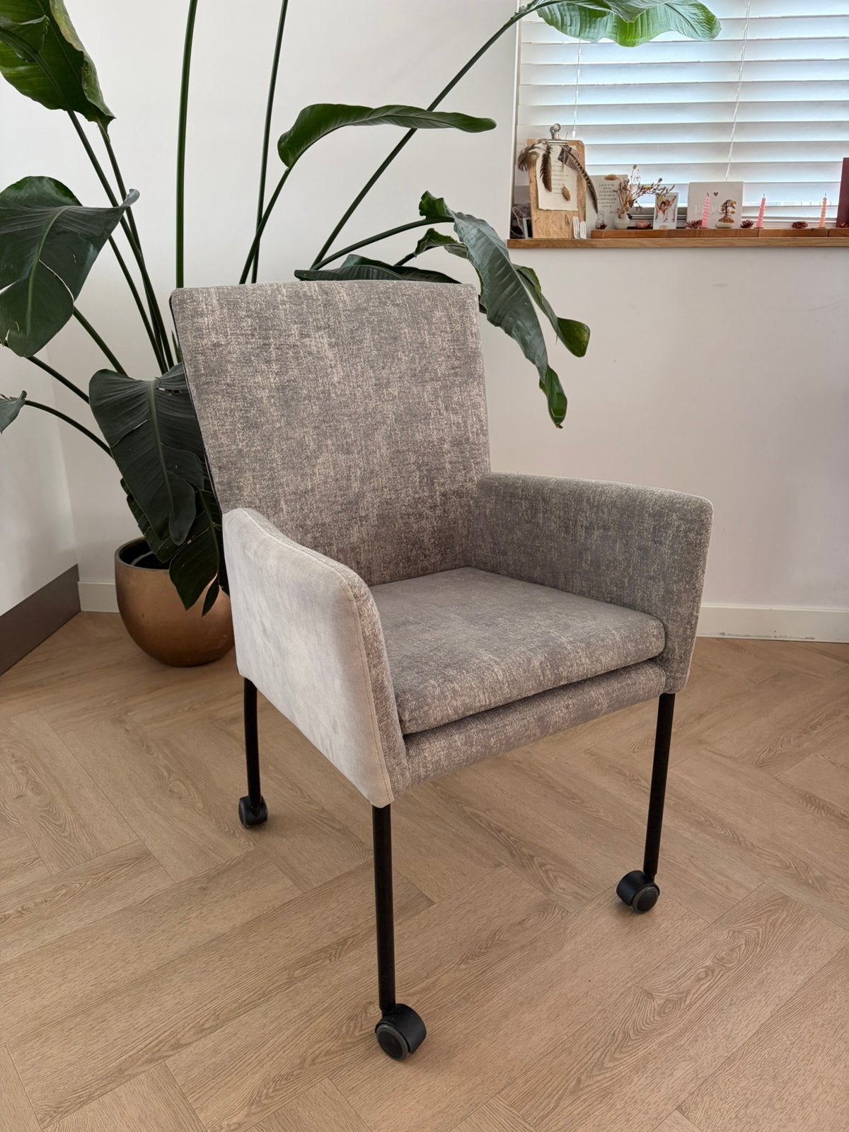 4x Just Design | Olav eetkamerstoel op wieltjes, Huis en Inrichting, Ophalen, Zo goed als nieuw, Vier, Stof