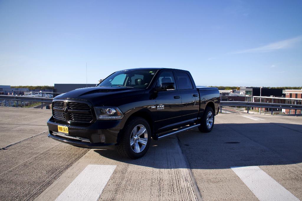 Dodge RAM 1500 5.7 V8 - Zwart - Keyless - Stoelvent - Alpine, Auto's, Bestelauto's, Particulier, 4x4, ABS, Achteruitrijcamera