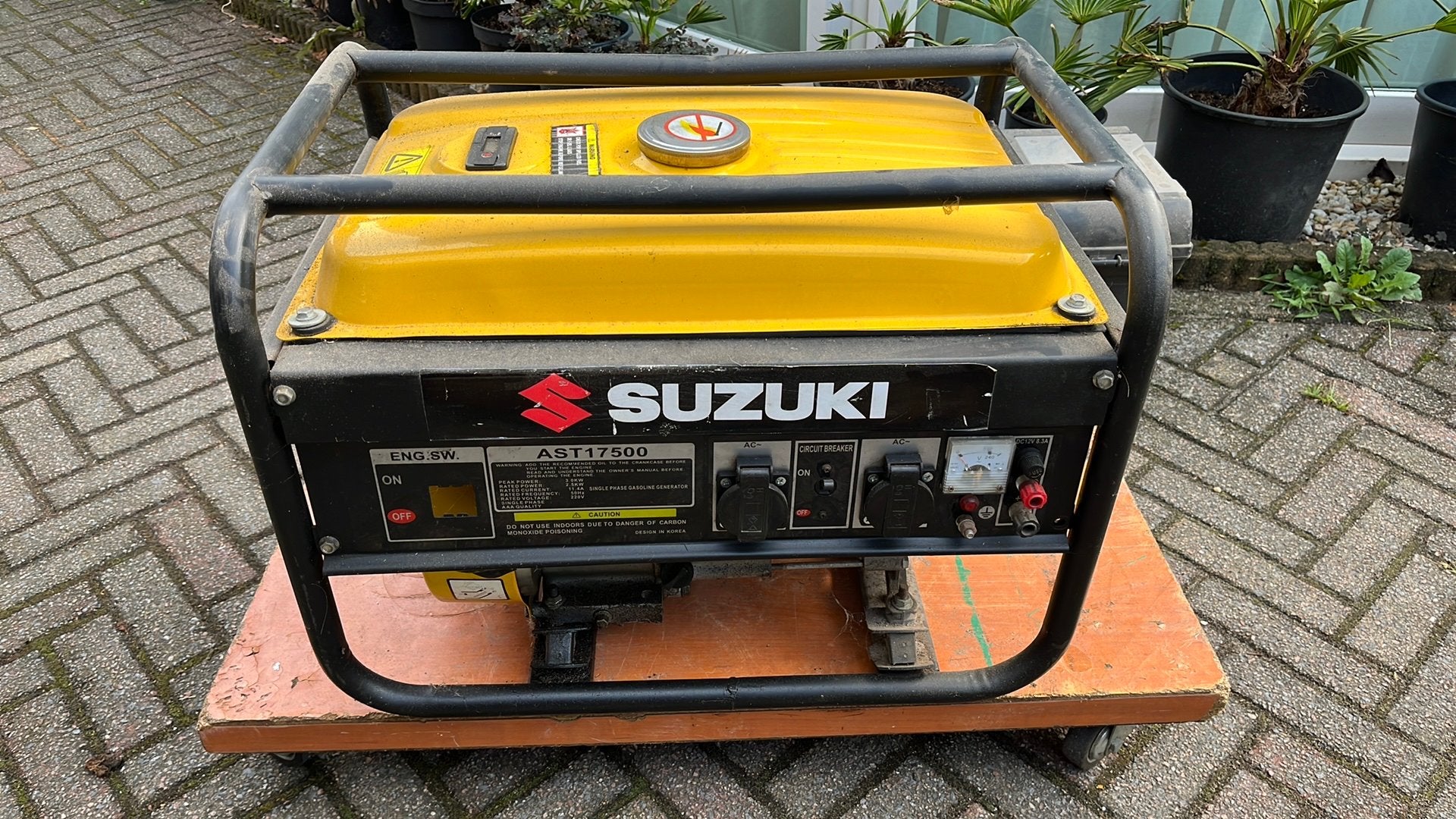 Suzuki stroom aggregaat, Doe-het-zelf en Verbouw, Ophalen, Zo goed als nieuw, Minder dan 5 kVA, Benzine