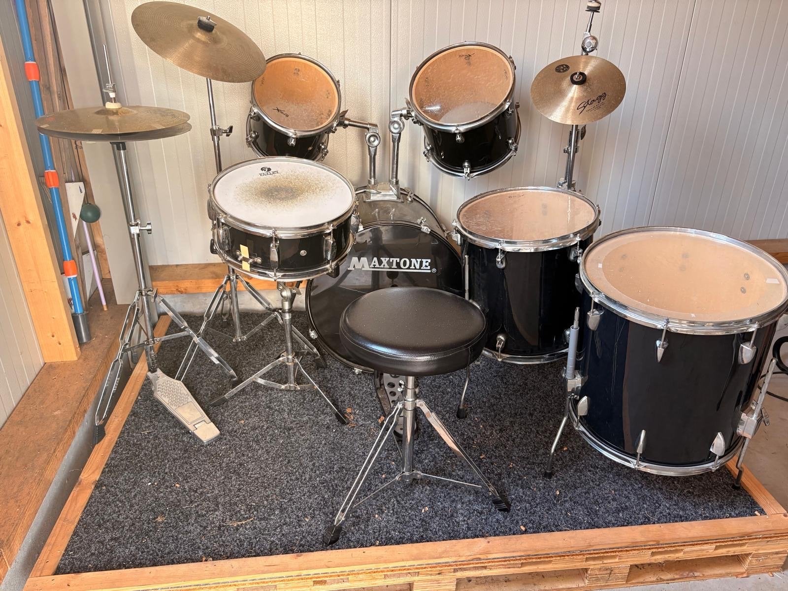 Maxtone drumstel met bekkens en kruk, Muziek en Instrumenten, Ophalen, Gebruikt, Overige merken